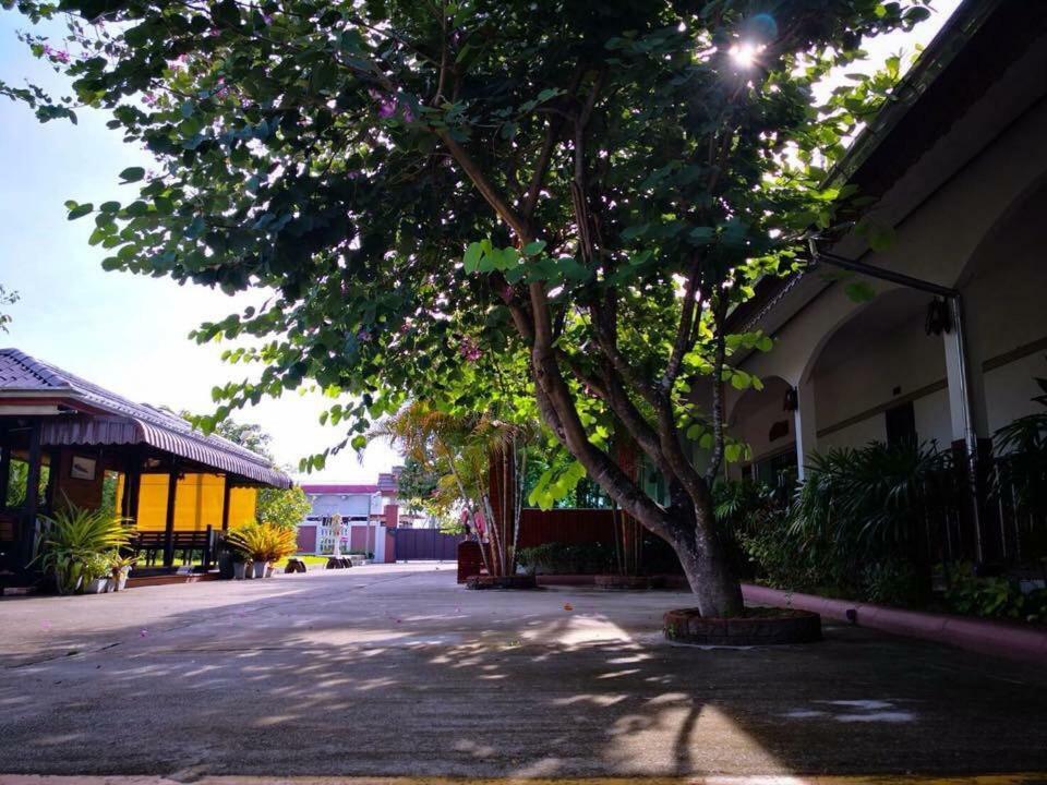 Khum Nakhon Hotel ناخون سي ثامارات المظهر الخارجي الصورة